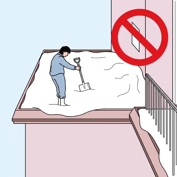 下屋の上では屋根の端に近づかない